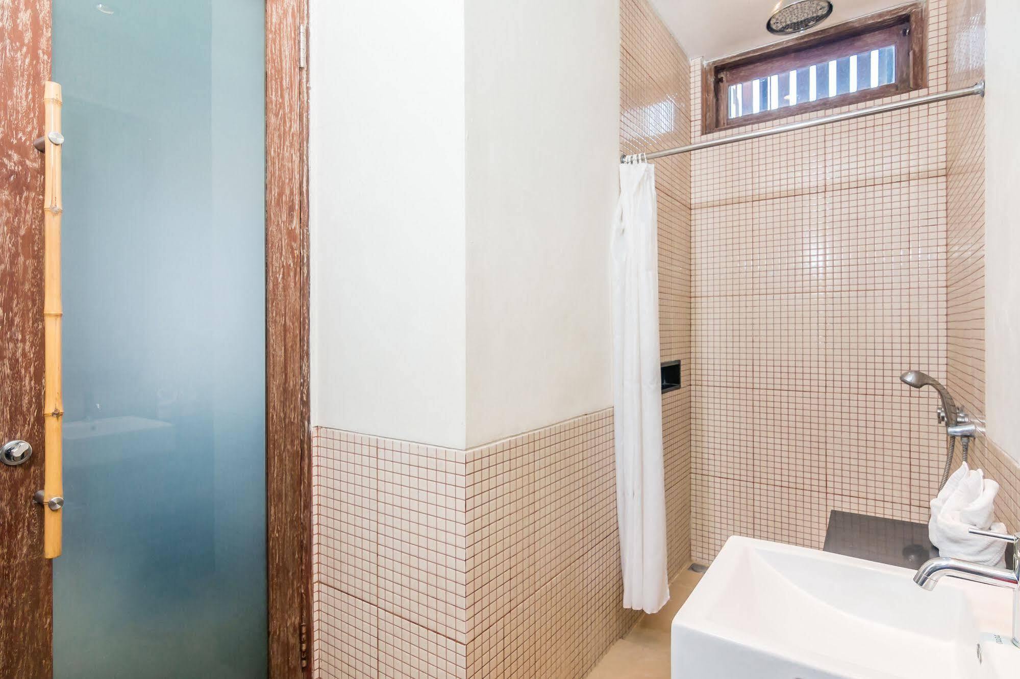 Zen Rooms Badung Nyangnyang Sari Kuta Lombok Eksteriør billede